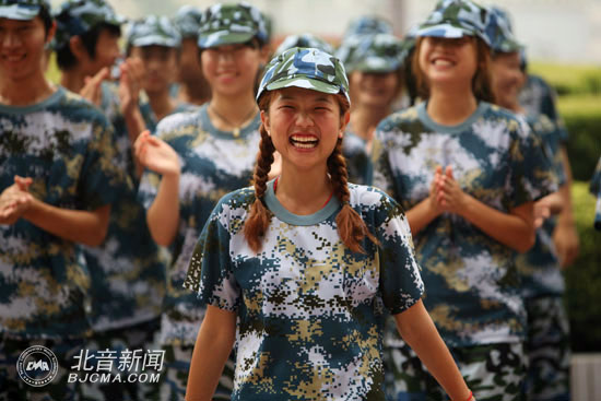 北京现代音乐学院新生阅兵