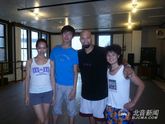朱海峰及学生与踢踏舞大师Martin-Tre-Dumas