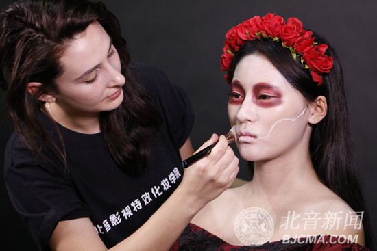 好莱坞著名化妆师Sasha Glasser在北京现代音