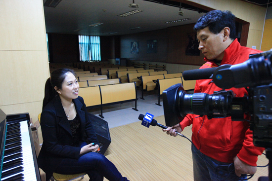 <em>最美女孩</em><em>李志敏</em>接受通州电视台今日梨园栏