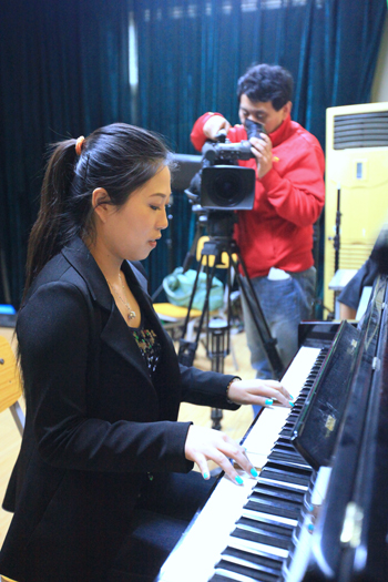 <em>最美女孩</em><em>李志敏</em>接受通州电视台今日梨园栏