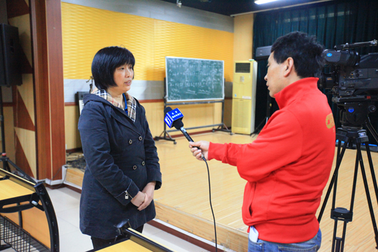 <em>最美女孩</em><em>李志敏</em>接受通州电视台今日梨园栏
