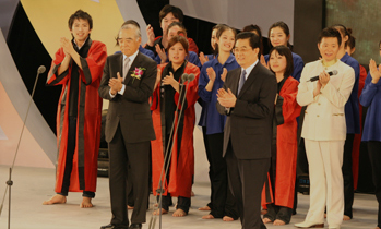 2008年,北音国际舞蹈学院国标舞系42名同学参加“2008年中日青少年友好交流年”开幕式并献上了精彩节目《火焰之舞》,受到了国家领导人胡锦涛书记的亲切接见。