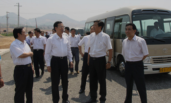 2010年6月,时任中共中央政治局委员、天津市委书记张高丽到北音盘山校区调研盘山文化产业区重点发展项目“京津国际文化产业教育园“规划及建设情况。